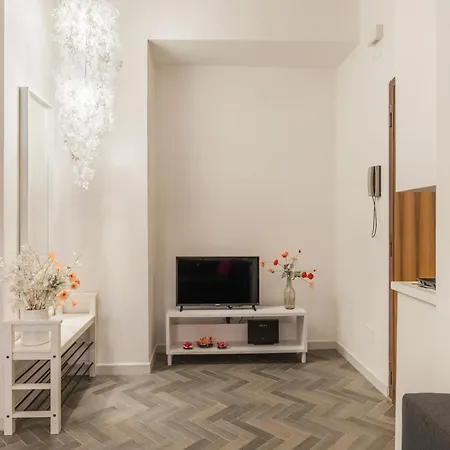 Casetta Fari Metro A Tuscolana *