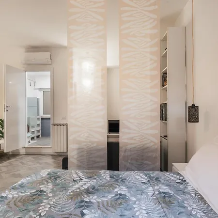 Casetta Fari Metro A Tuscolana Rom