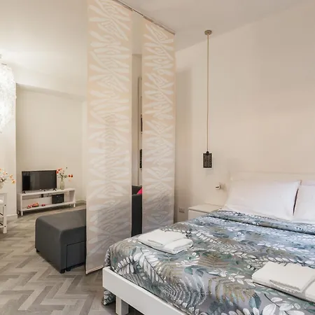 Casetta Fari Metro A Tuscolana Rom