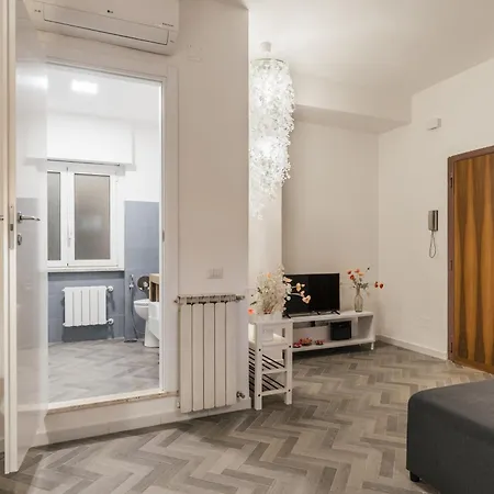 Casetta Fari Metro A Tuscolana Rom