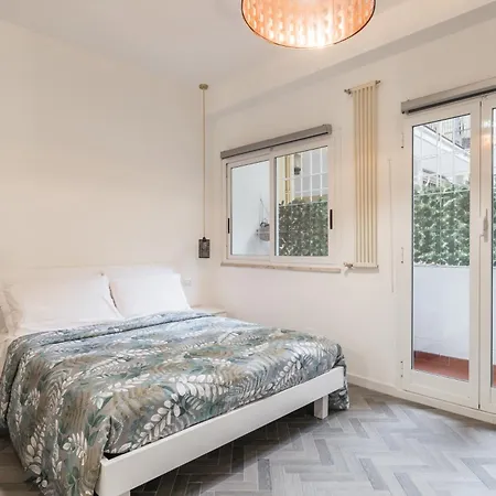 Casetta Fari Metro A Tuscolana Rom